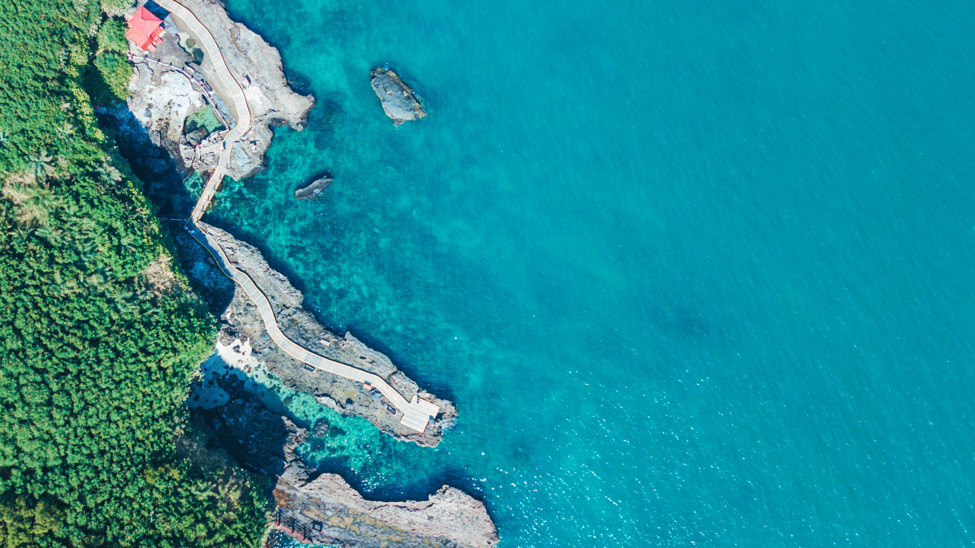 保護(hù)好碧海藍(lán)天，構(gòu)建海上環(huán)保長(zhǎng)城